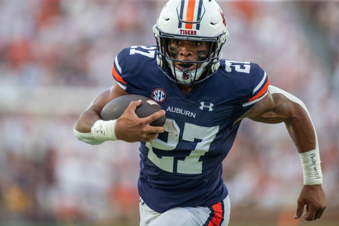 Auburn Tigers running back Jarquez Hunter (27) carries the ball into the endzone from 19 yards out for the first Auburn score during the game between the Mercer Bears and the Auburn Tigers at Jordan-Hare Stadium on Sept. 3, 2022.